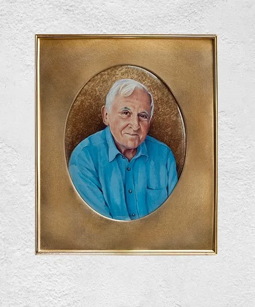 Dr Alec Campbell — 18ct gold, 89 x 64 mm