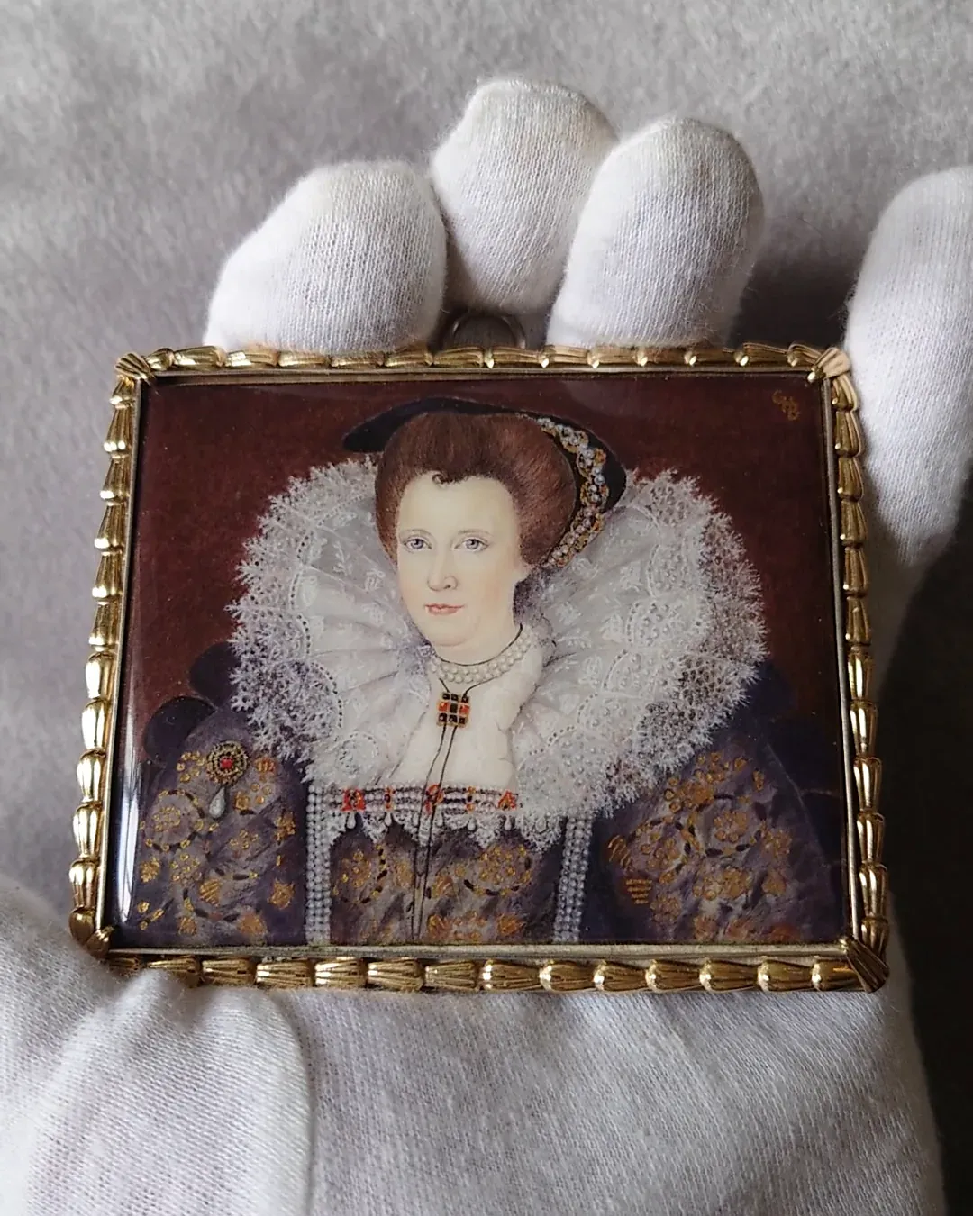Countess of Winchilsea, 1600 (after Marcus Gheeraerts the Younger) — 18ct gold, 76 x 64 mm